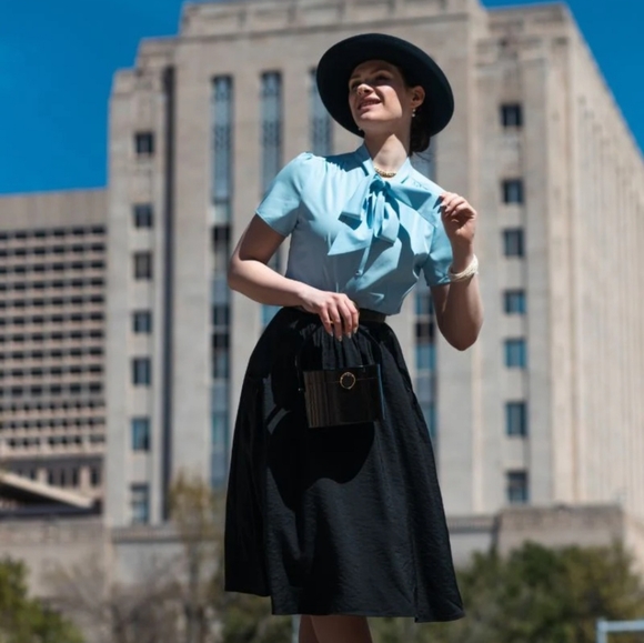Women's Bell Poque, button-up, NWT, neck bow tie, size L, blouse - Picture 10 of 10